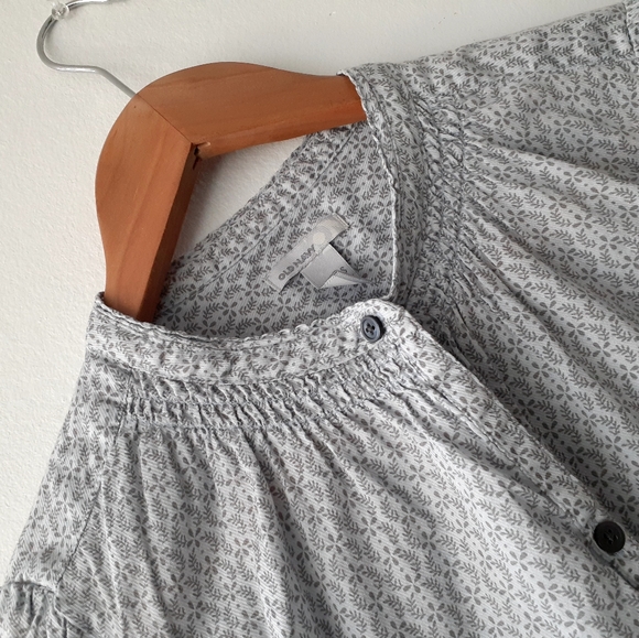 Old Navy Blouse - Picture 4 of 8